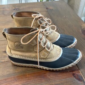 Sorel Tan and Black Winter Boots Waterproof Design